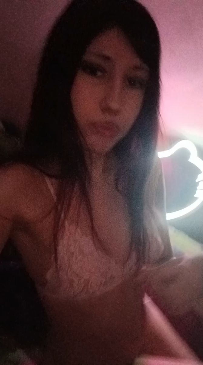 Camila — live video chat with girls on CooMeet
